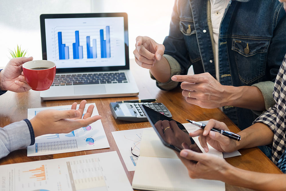 Tarjoamme aloittavan yrittäjän neuvontapalveluita viranomaisilmoituksineen.